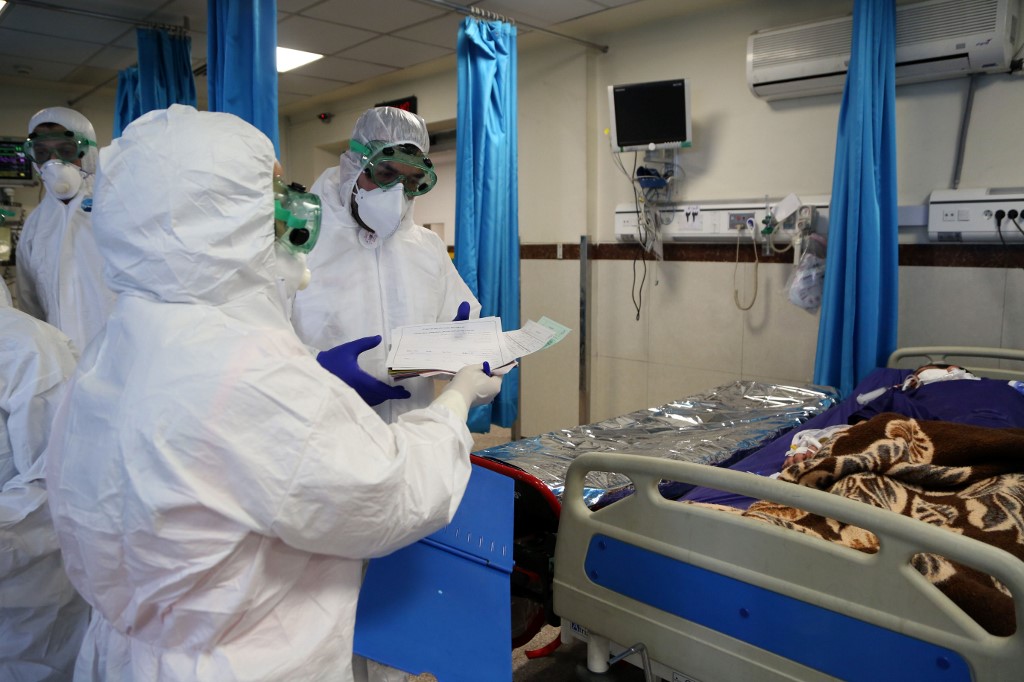TEHRAN, IRAN - MARCH 02: Health officers, wearing masks and special protective suits, take care of a patient infected by the coronavirus (COVID-19) at a hospital in Tehran, Iran on March 02, 2020. The death toll from coronavirus in Iran has reached to 66 as 12 more people lost their lives due to the disease and the total number of confirmed cases rose to 1501. Fatemeh Bahrami / Anadolu Agency